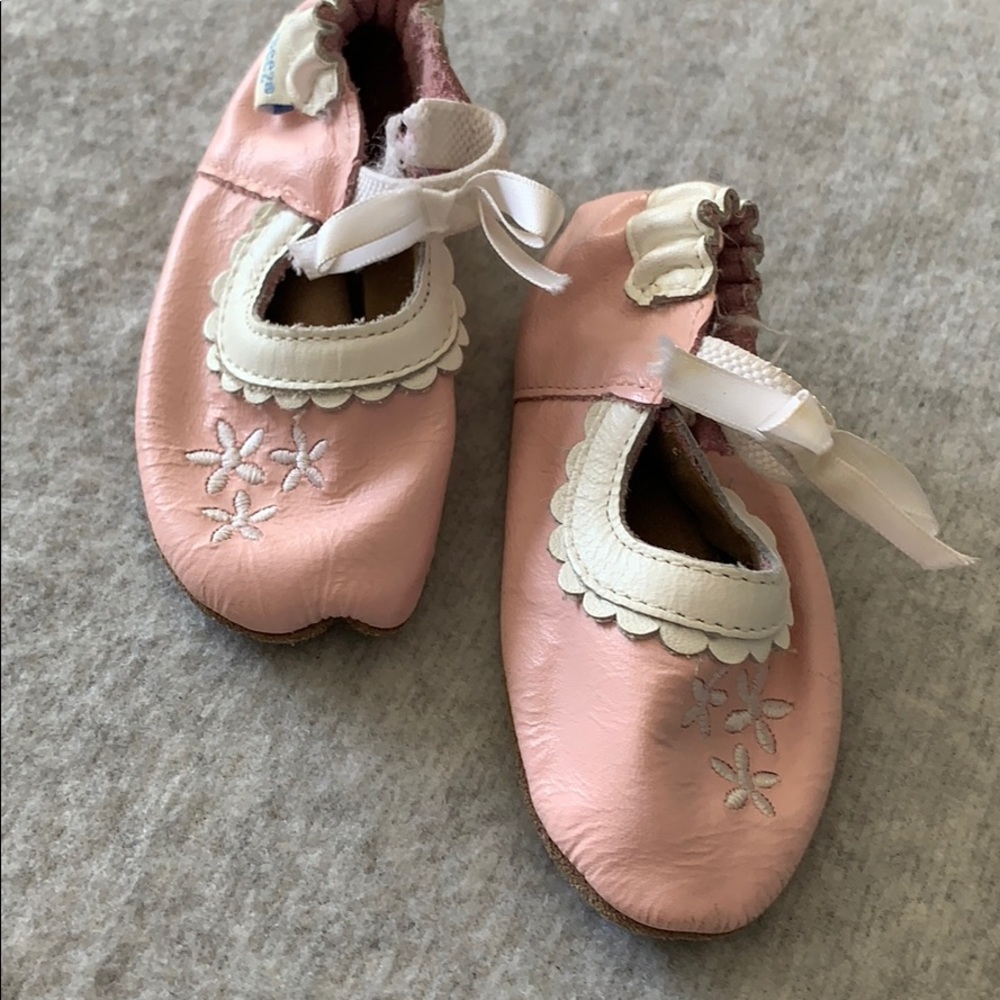 Robeez pink and white Moccasins